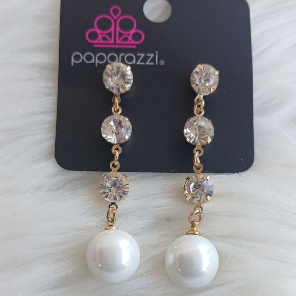 paparazzi Jewelry - Paparazzi Gold and White Pearl Rhinestone Earrings